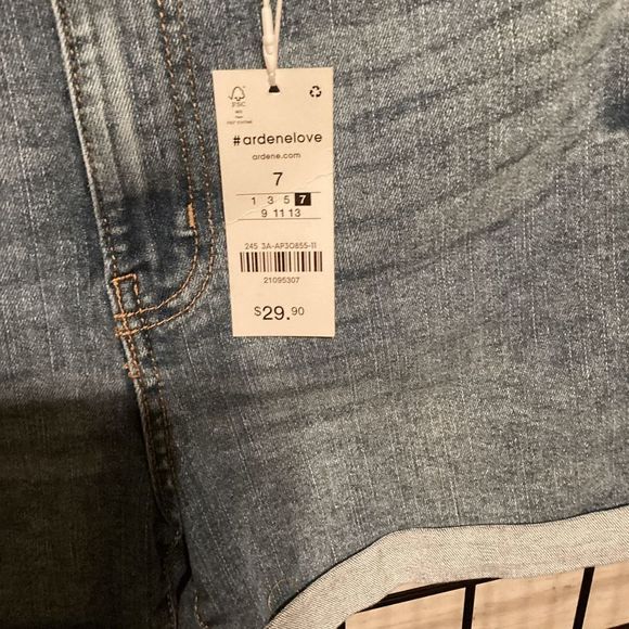 Midi High Rise Jean Shorts B280 - Picture 3 of 3